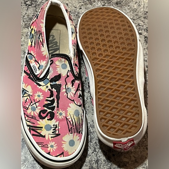 Vans Pink and Black Flats with Artistic Design - Picture 12 of 13